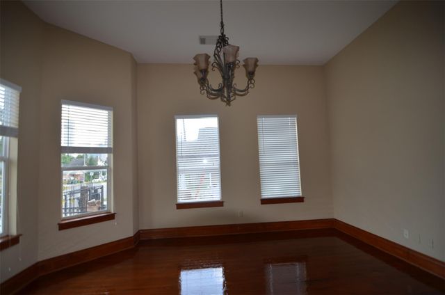 1615 Houston Avenue, Houston, TX 77007