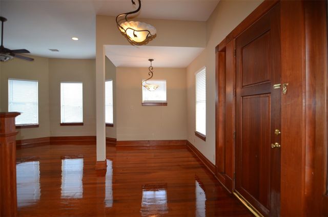 1615 Houston Avenue, Houston, TX 77007