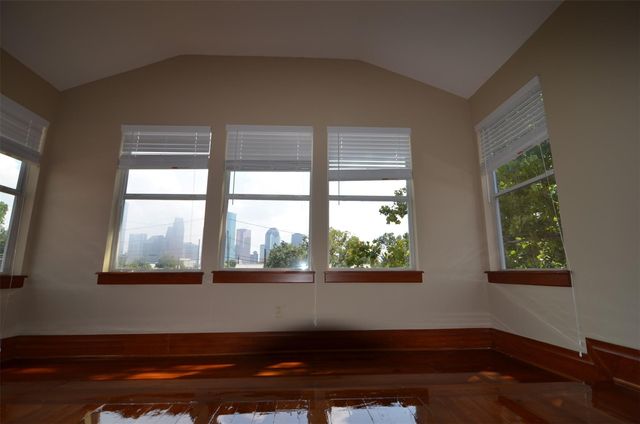 1615 Houston Avenue, Houston, TX 77007