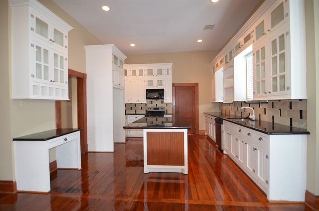 1615 Houston Avenue, Houston, TX 77007