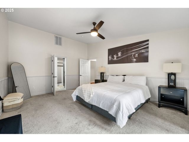 6831 HOLLY St, Springfield, OR 97478