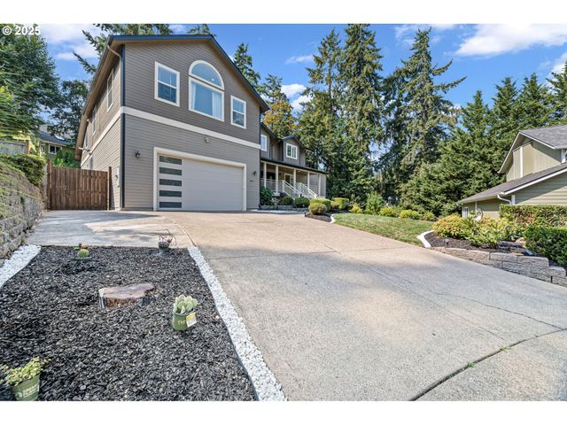 6831 HOLLY St, Springfield, OR 97478