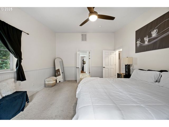 6831 HOLLY St, Springfield, OR 97478