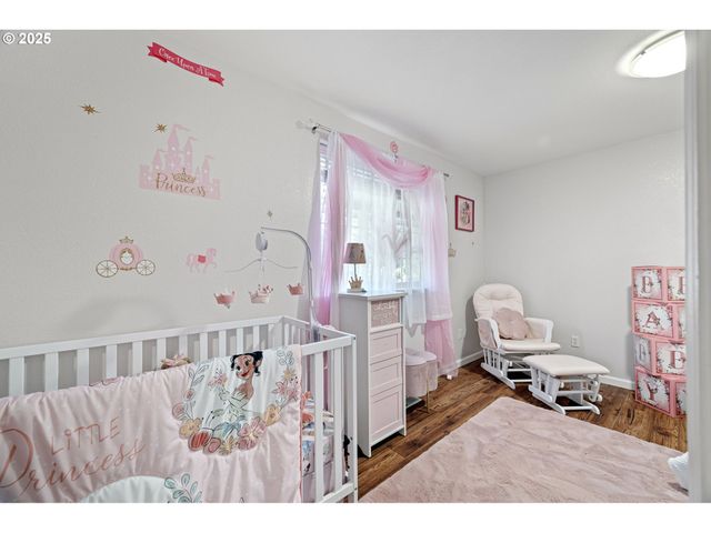 6831 HOLLY St, Springfield, OR 97478