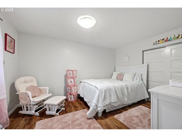 6831 HOLLY St, Springfield, OR 97478