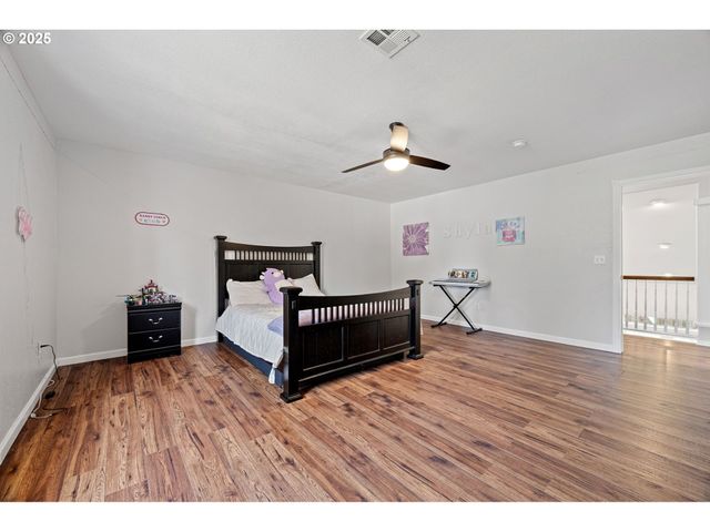 6831 HOLLY St, Springfield, OR 97478