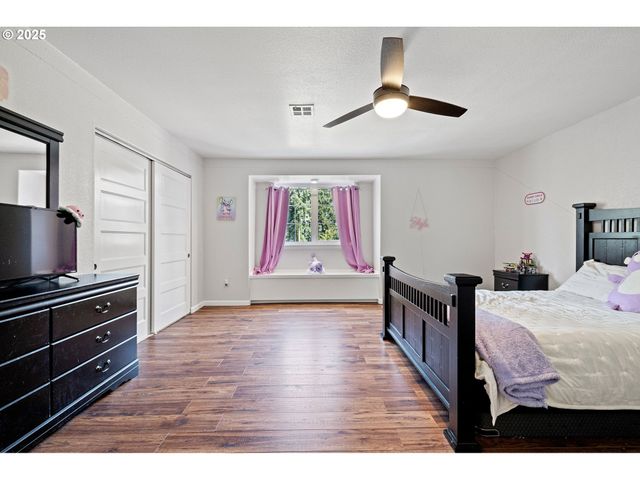 6831 HOLLY St, Springfield, OR 97478