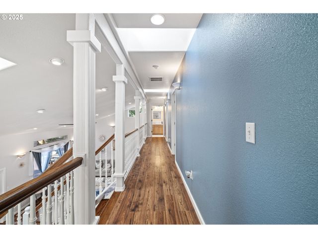 6831 HOLLY St, Springfield, OR 97478