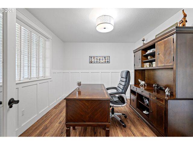 6831 HOLLY St, Springfield, OR 97478