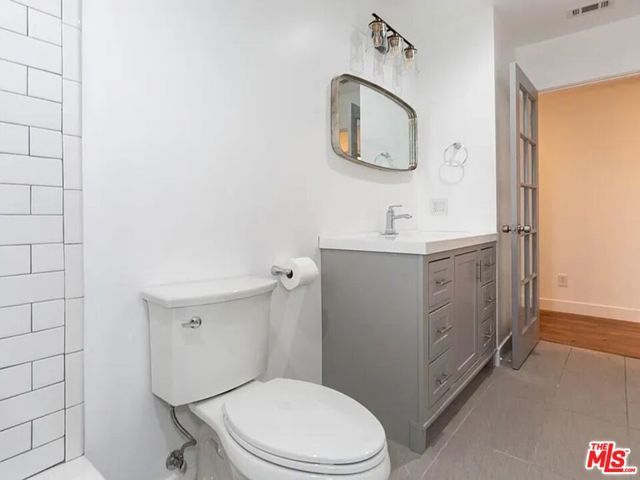 858 Oneonta Drive, Los Angeles, CA 90065