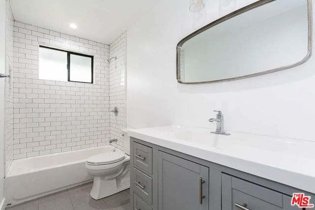 858 Oneonta Drive, Los Angeles, CA 90065