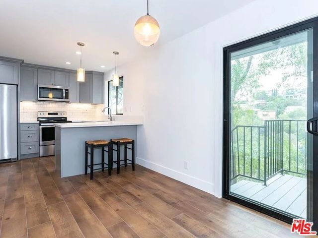 858 Oneonta Drive, Los Angeles, CA 90065
