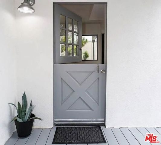 858 Oneonta Drive, Los Angeles, CA 90065