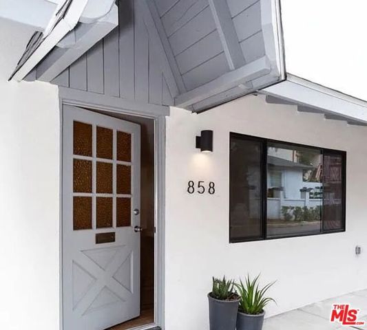 858 Oneonta Drive, Los Angeles, CA 90065