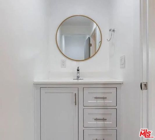 858 Oneonta Drive, Los Angeles, CA 90065