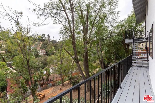 858 Oneonta Drive, Los Angeles, CA 90065
