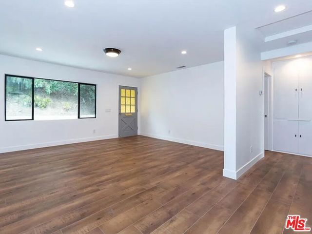858 Oneonta Drive, Los Angeles, CA 90065