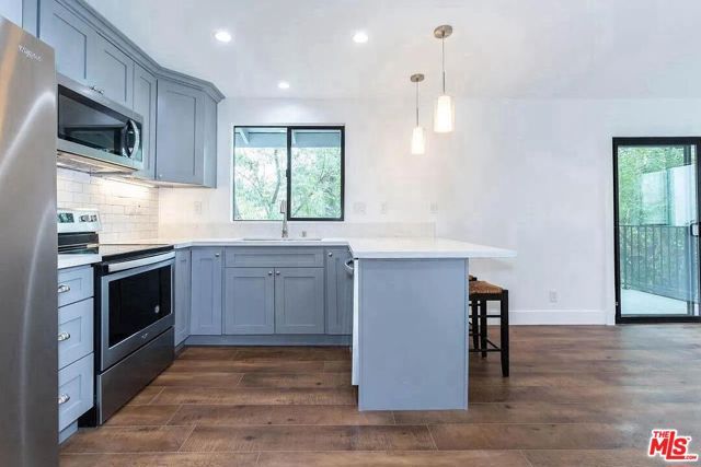 858 Oneonta Drive, Los Angeles, CA 90065