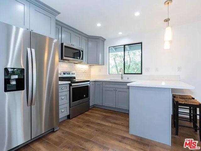 858 Oneonta Drive, Los Angeles, CA 90065