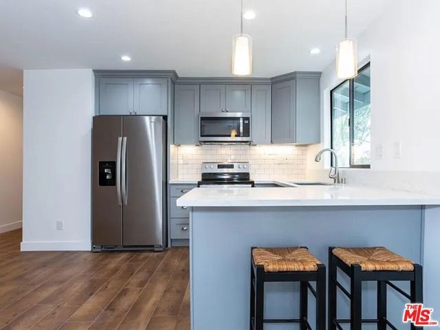 858 Oneonta Drive, Los Angeles, CA 90065