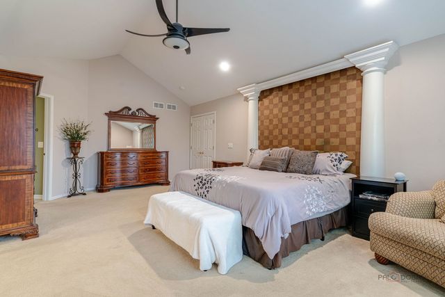 1695 Natures Way, Lindenhurst, IL 60046