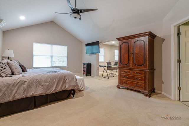 1695 Natures Way, Lindenhurst, IL 60046