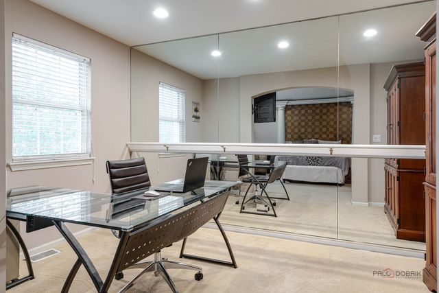 1695 Natures Way, Lindenhurst, IL 60046