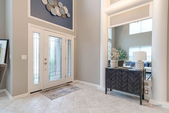 1695 Natures Way, Lindenhurst, IL 60046