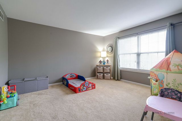 1695 Natures Way, Lindenhurst, IL 60046