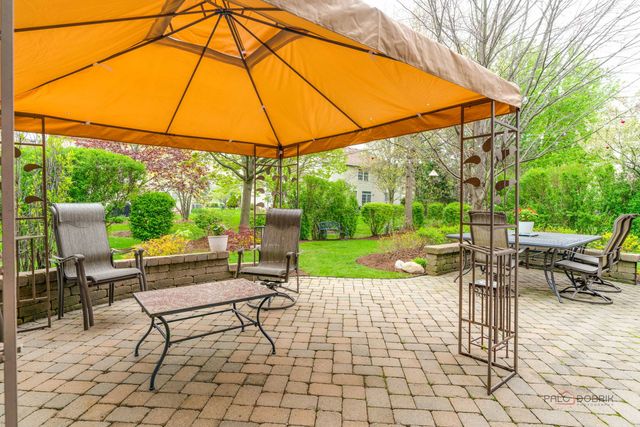 1695 Natures Way, Lindenhurst, IL 60046