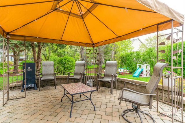 1695 Natures Way, Lindenhurst, IL 60046