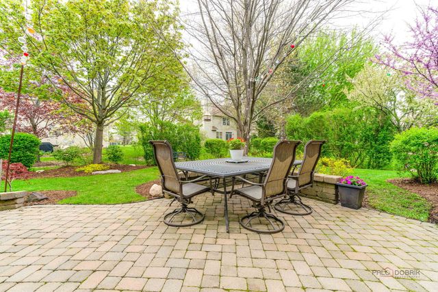 1695 Natures Way, Lindenhurst, IL 60046