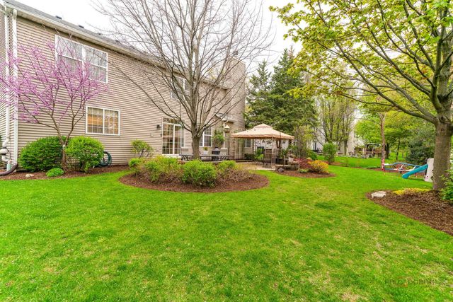 1695 Natures Way, Lindenhurst, IL 60046