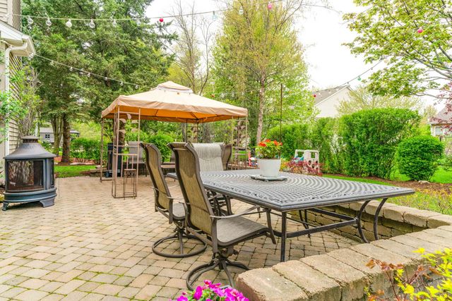 1695 Natures Way, Lindenhurst, IL 60046