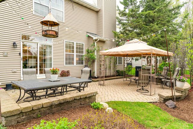 1695 Natures Way, Lindenhurst, IL 60046