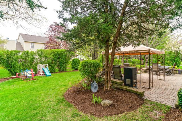 1695 Natures Way, Lindenhurst, IL 60046