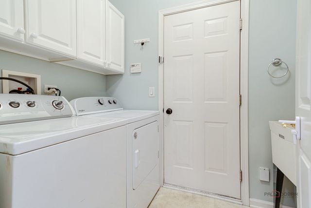 1695 Natures Way, Lindenhurst, IL 60046