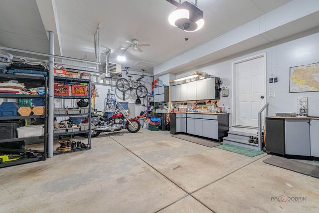 1695 Natures Way, Lindenhurst, IL 60046