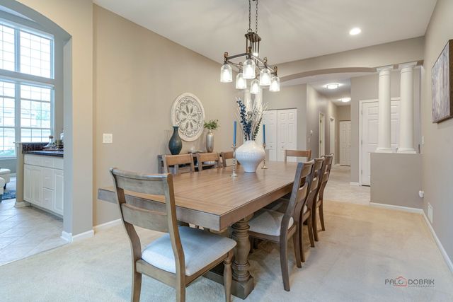 1695 Natures Way, Lindenhurst, IL 60046