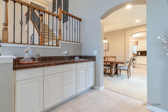 1695 Natures Way, Lindenhurst, IL 60046