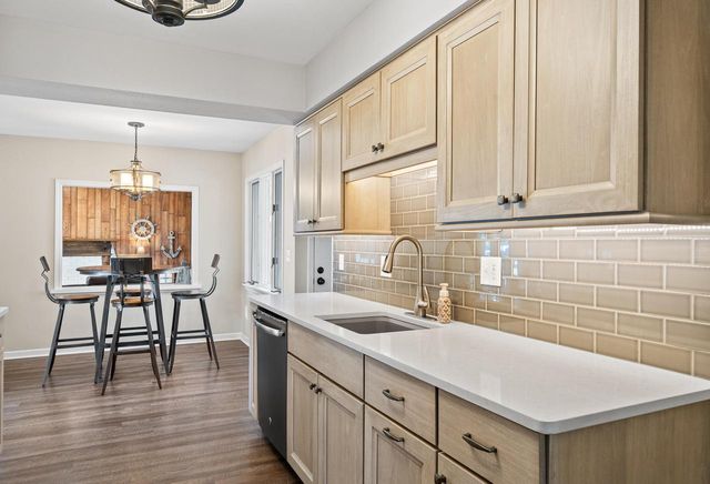 946 Shabbona DRIVE, Fontana, WI 53125