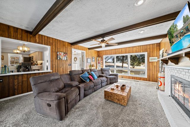 946 Shabbona DRIVE, Fontana, WI 53125