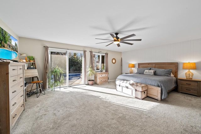 946 Shabbona DRIVE, Fontana, WI 53125