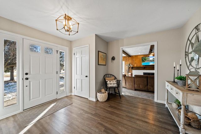 946 Shabbona DRIVE, Fontana, WI 53125