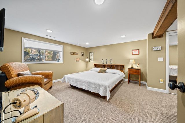 946 Shabbona DRIVE, Fontana, WI 53125