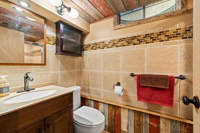 946 Shabbona DRIVE, Fontana, WI 53125