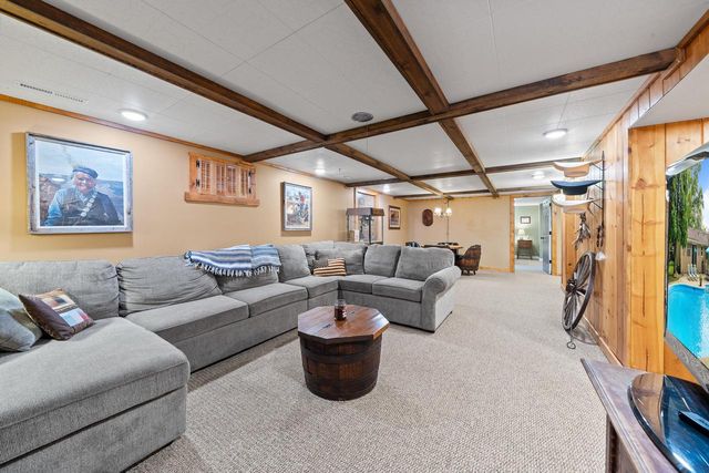 946 Shabbona DRIVE, Fontana, WI 53125