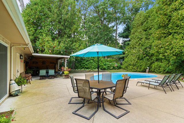 946 Shabbona DRIVE, Fontana, WI 53125