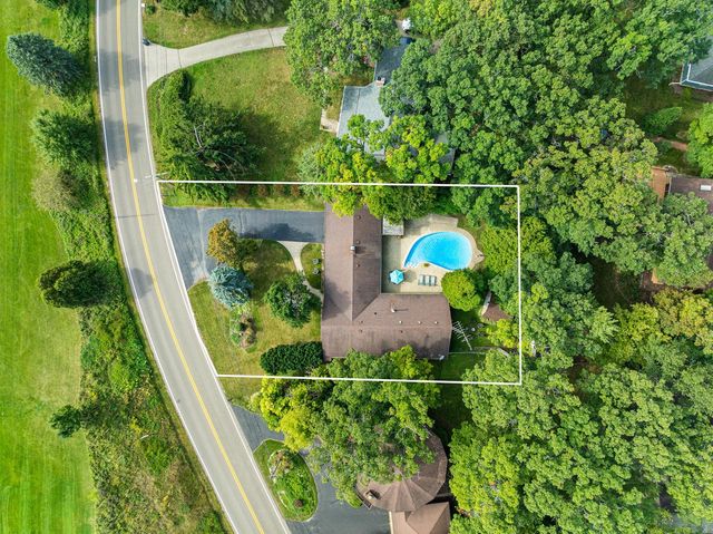 946 Shabbona DRIVE, Fontana, WI 53125