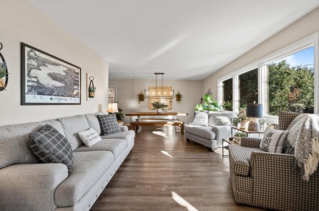 946 Shabbona DRIVE, Fontana, WI 53125